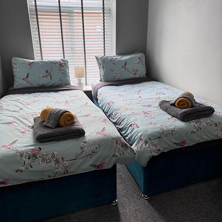 The Greens Apartment Farnworth Экстерьер фото