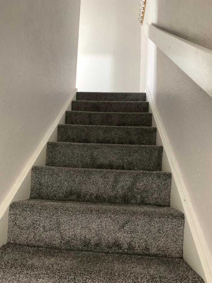 The Greens Apartment Farnworth Экстерьер фото
