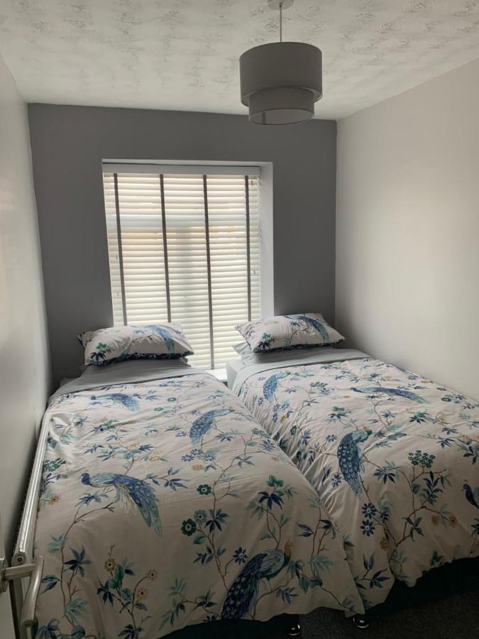 The Greens Apartment Farnworth Экстерьер фото