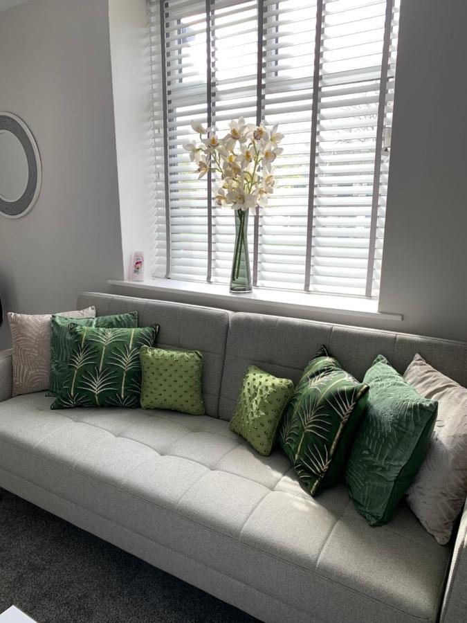 The Greens Apartment Farnworth Экстерьер фото