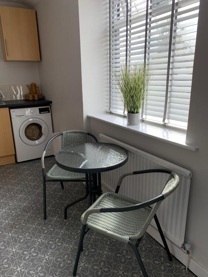 The Greens Apartment Farnworth Экстерьер фото