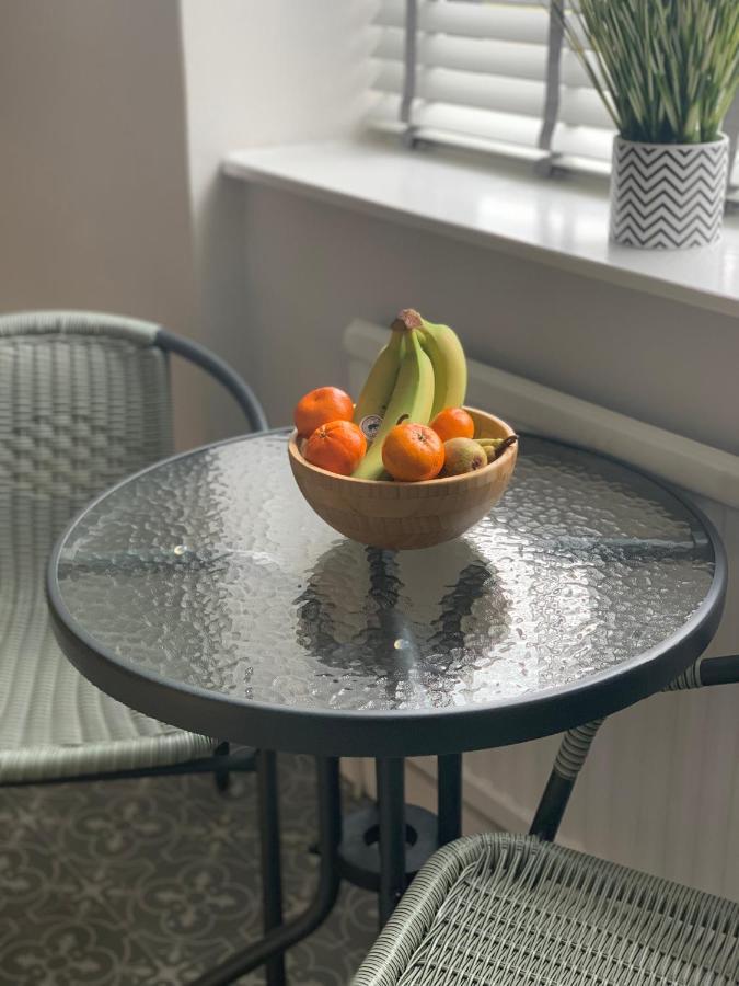 The Greens Apartment Farnworth Экстерьер фото